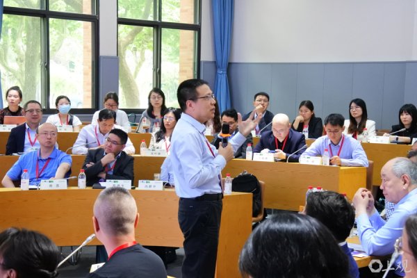 股票实盘配资 AI像“渣男”，谁学唐僧？福耀科技大学常务副校长徐飞：第四代大学呼之欲出